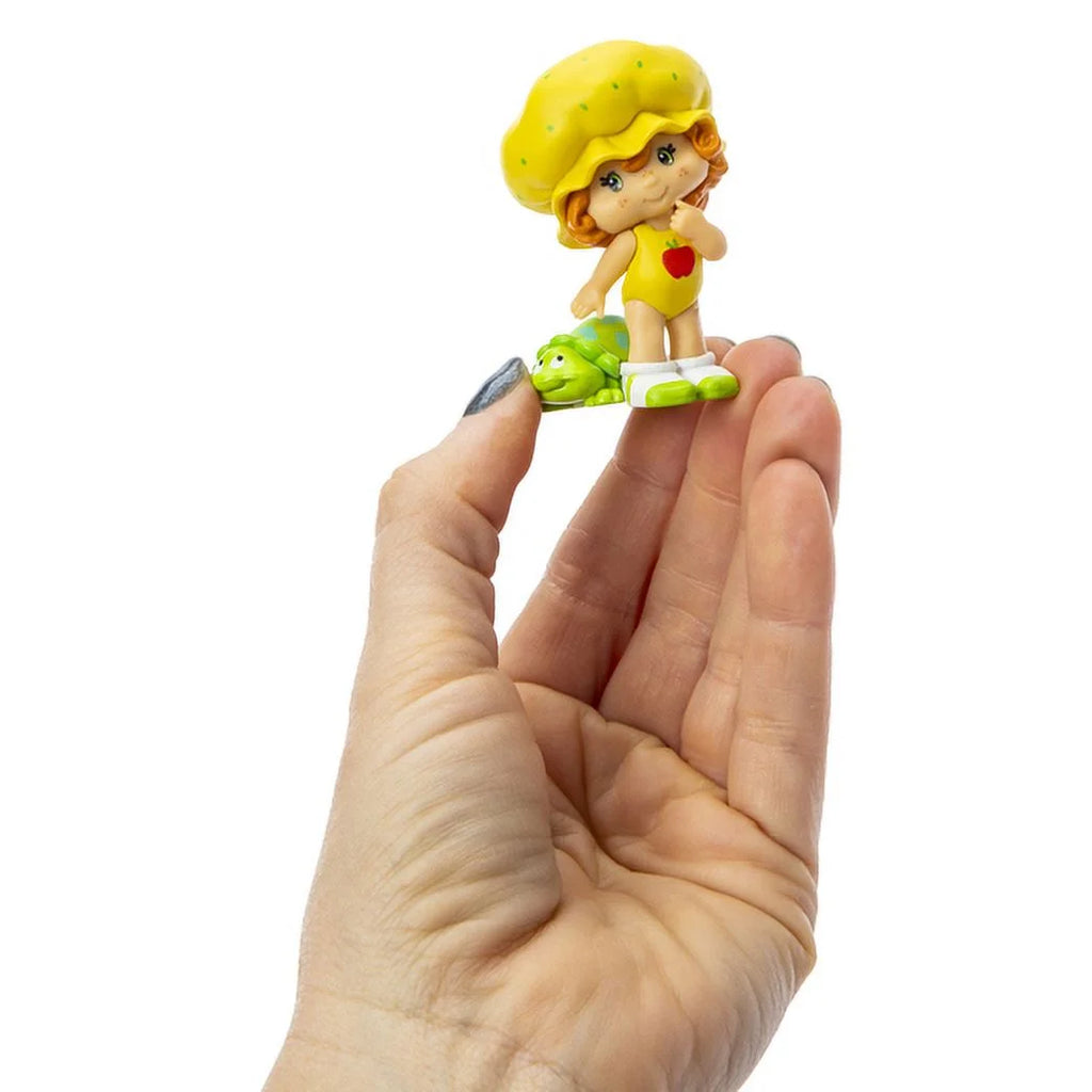 Apple Dumplin Mini Figure K112682