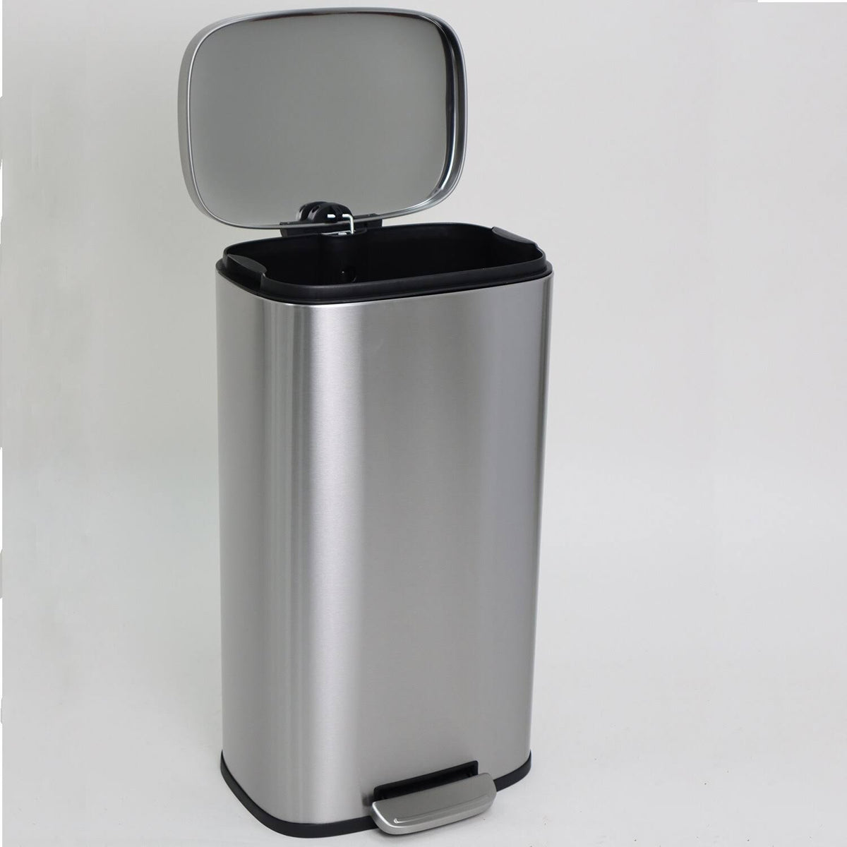 8 Gallon Stainless Steel Trash Can with Soft Closing Lid Y5645