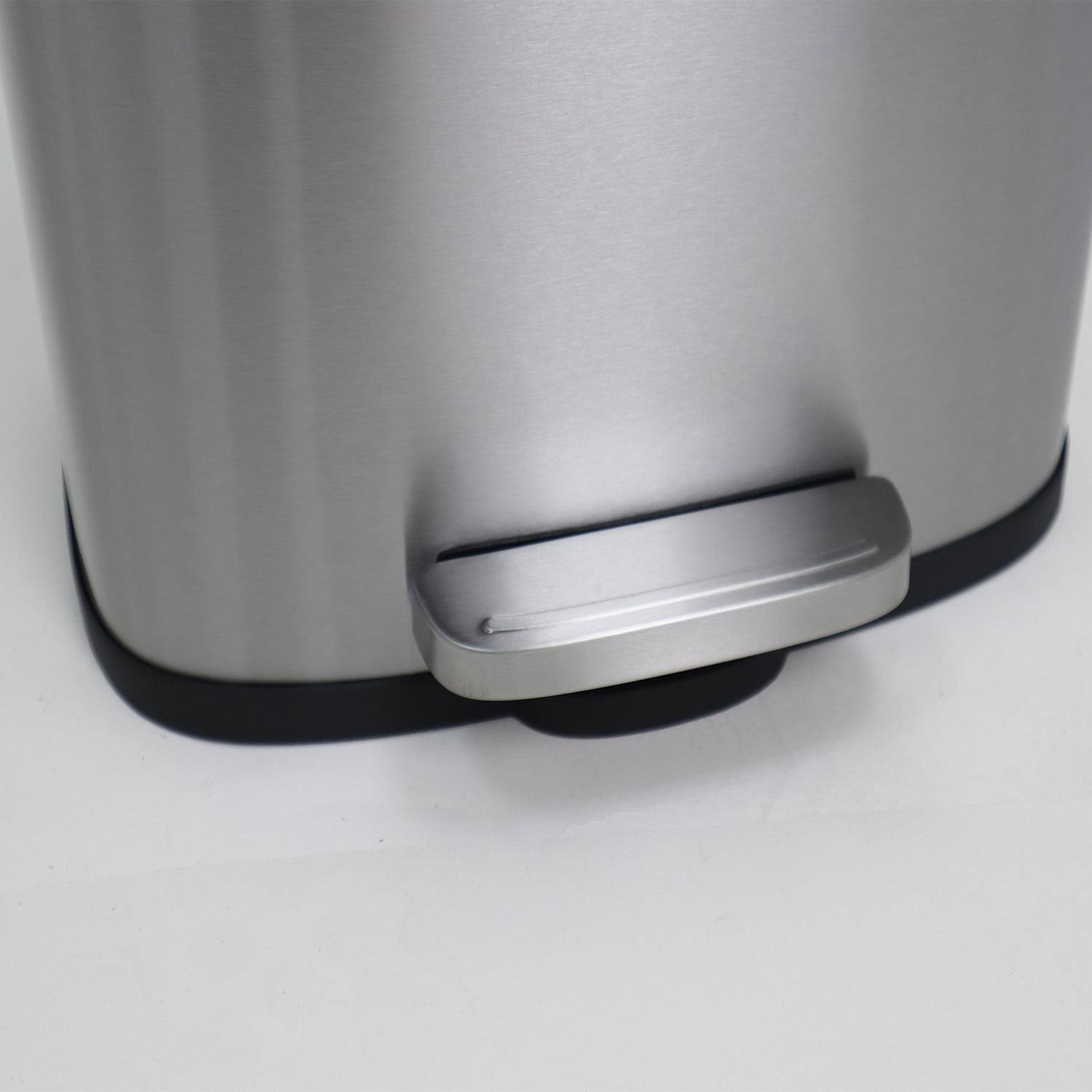 8 Gallon Stainless Steel Trash Can with Soft Closing Lid Y5645