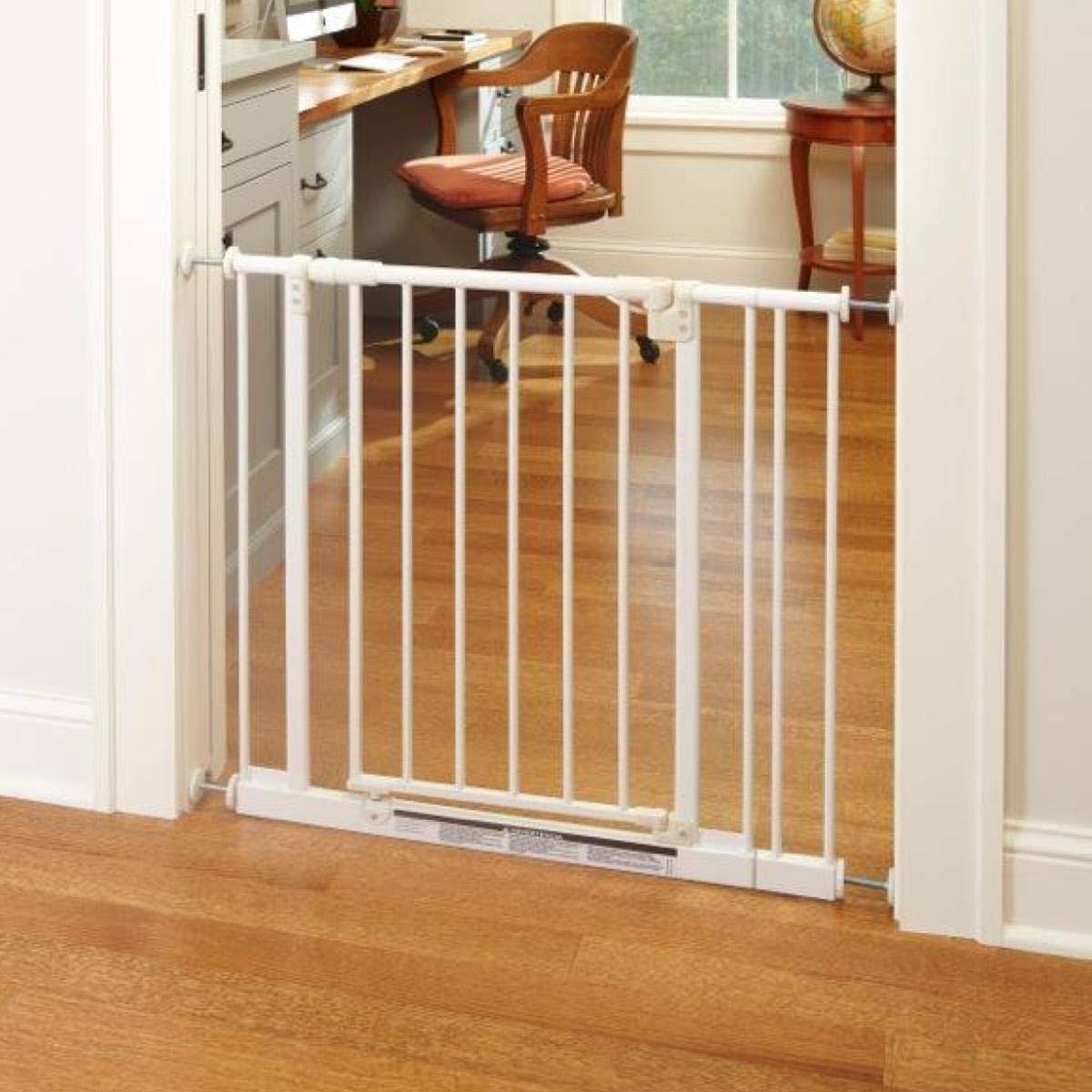 Easy-Close 28-38.5x22 Child or Pet Safety Gate + 10.5x22 Gate Extension D686085