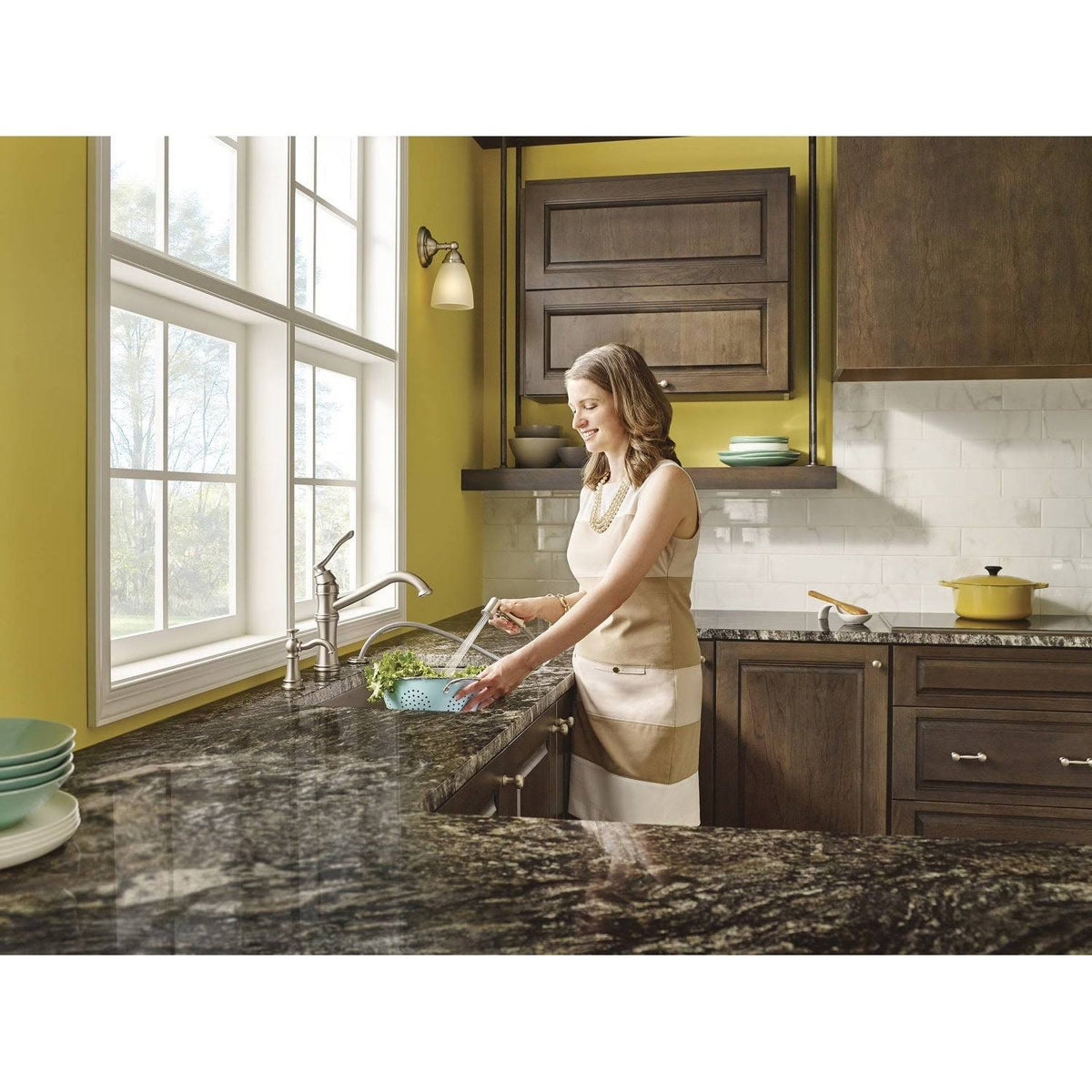 Matte Black High-Arc Single Handle Kitchen Faucet with Side X9777
