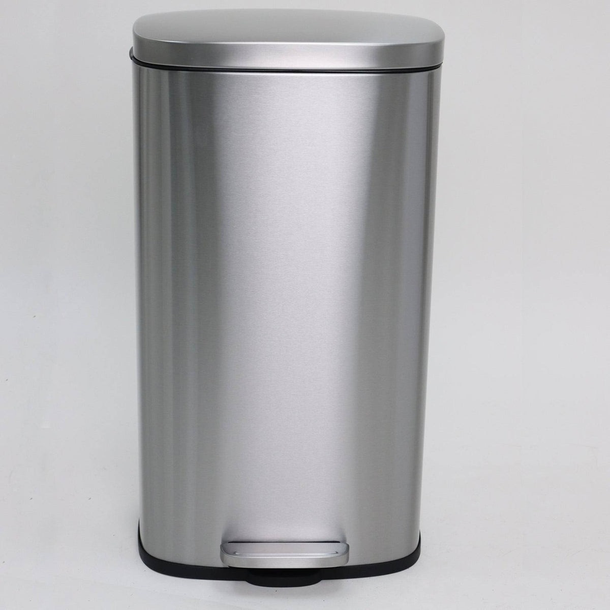 8 Gallon Stainless Steel Trash Can with Soft Closing Lid Y5645