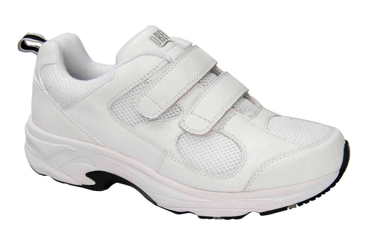 White Men&s Lightning II V 7.5 Shoes D837