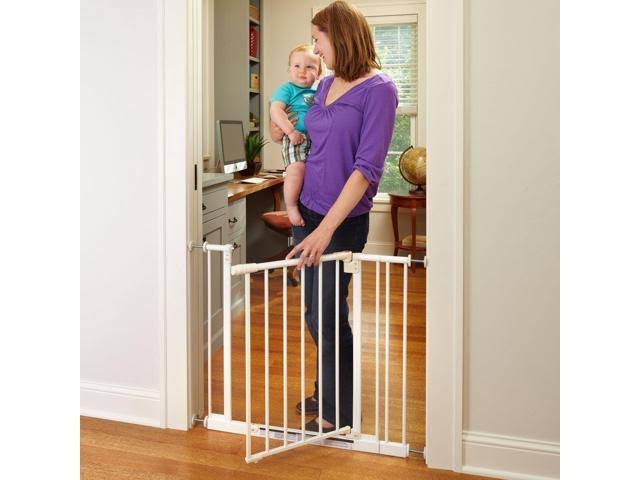 Easy-Close 28-38.5x22 Child or Pet Safety Gate + 10.5x22 Gate Extension D686085