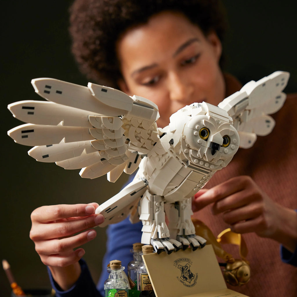 LEGO Harry Potter Hogwarts Icons Collectors' Edition Hedwig Owl Model with 3 Exclusive Golden Minifigures I514969