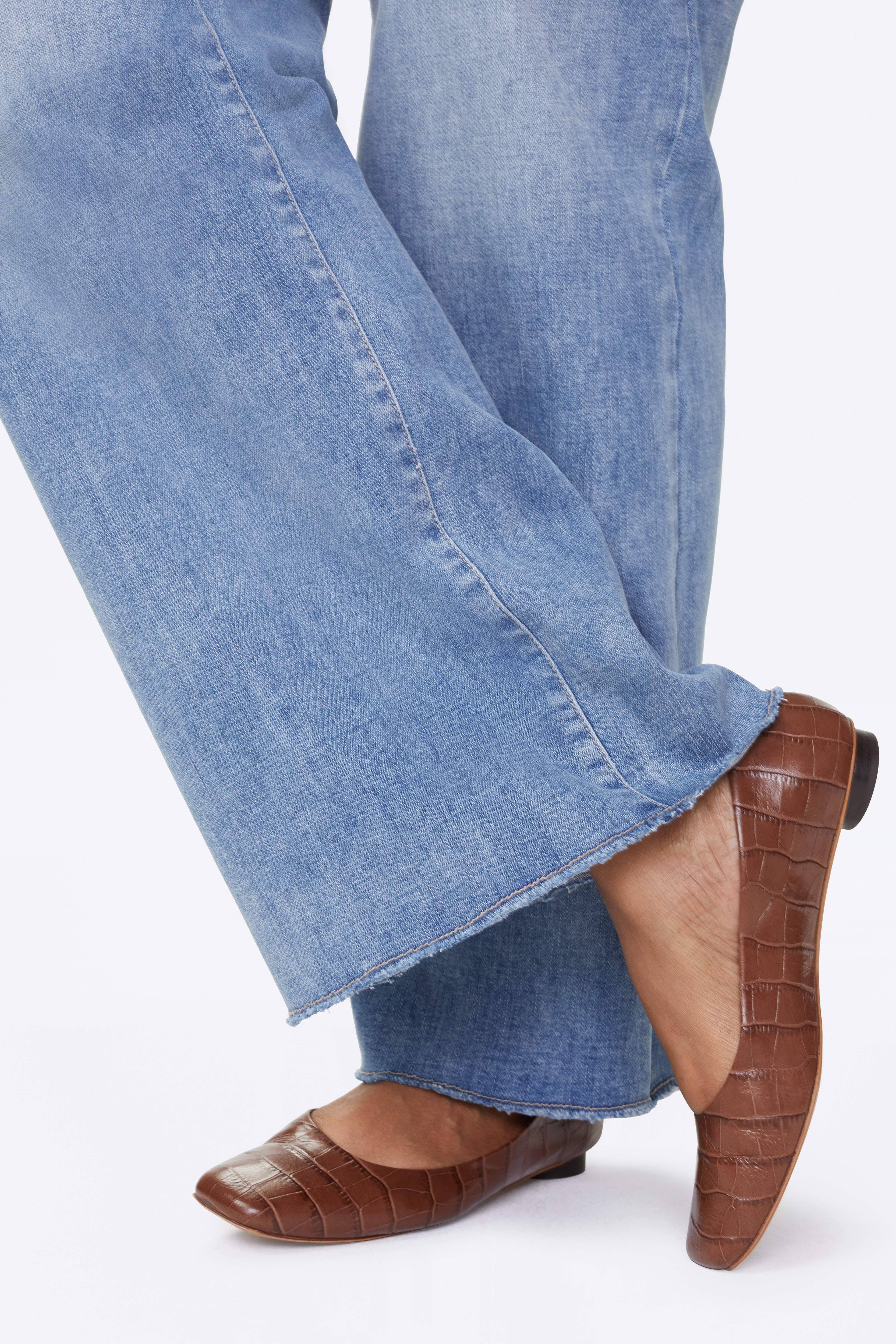 Wide Leg Fray Hem Jeans, Size 28 W Y27447
