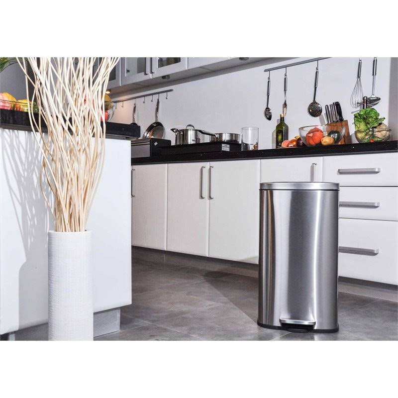 8 Gallon Stainless Steel Trash Can with Soft Closing Lid Y5645