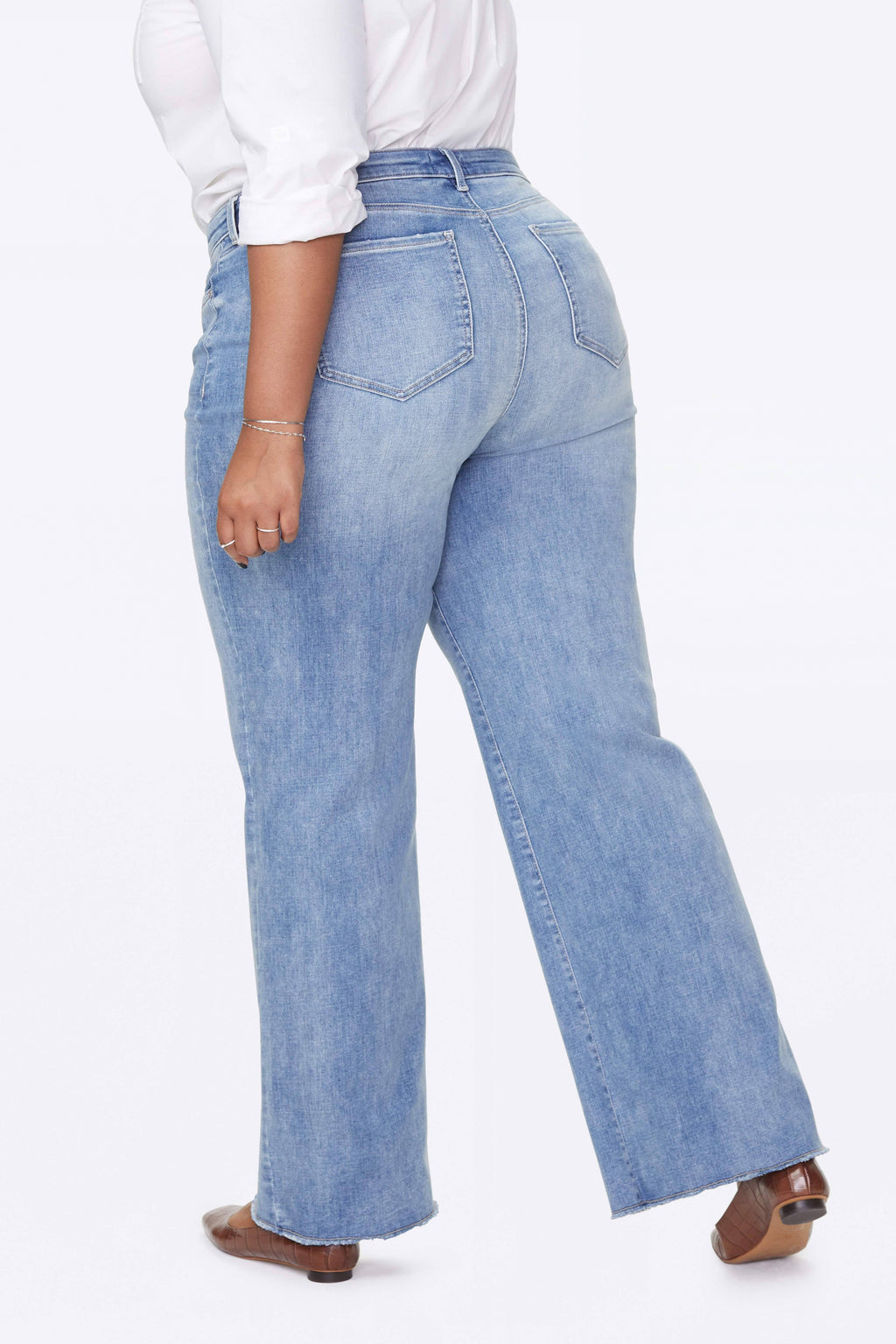 Wide Leg Fray Hem Jeans, Size 28 W Y27447