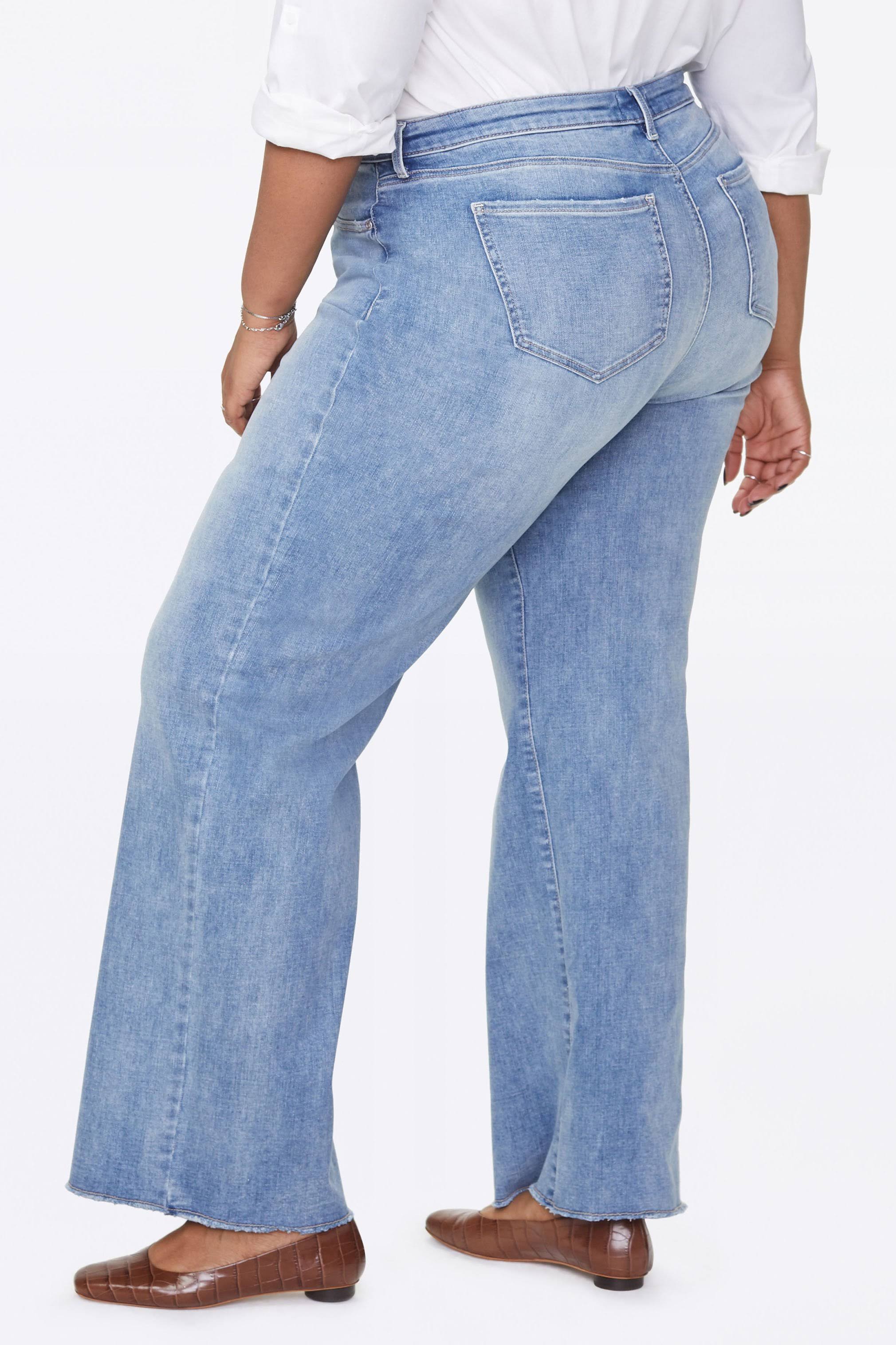Wide Leg Fray Hem Jeans, Size 28 W Y27447